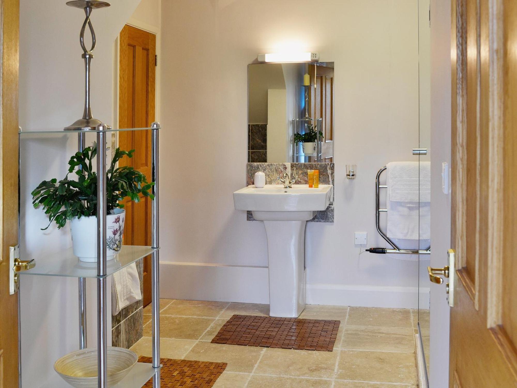 The Coach House - 24439 Бодмин